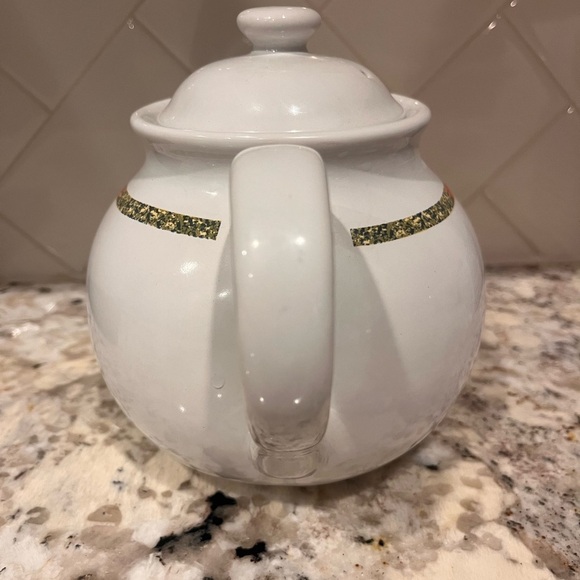 Corelle White Stoneware Teapot Sand Art Pattern. 6 cups - Picture 3 of 9